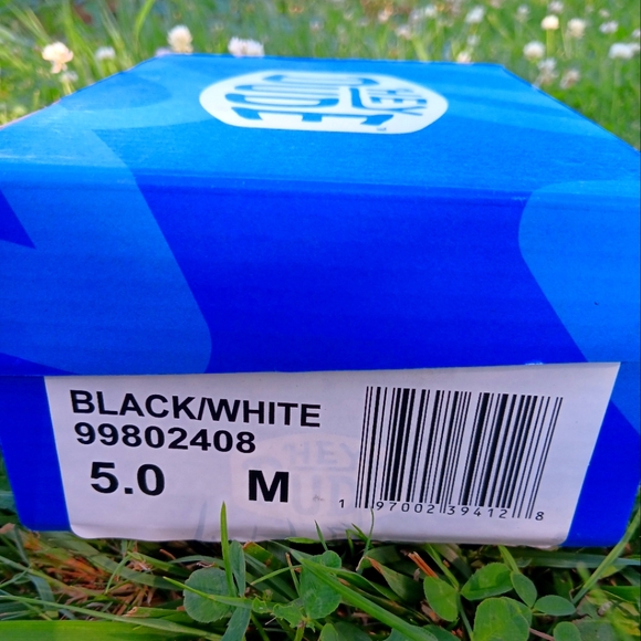 NIB HEY DUDE Wally 5T - Picture 2 of 3